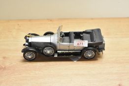 A 1991 Franklin Mint 1:24 scale Die-cast, 1925 Rolls-Royce Silver Ghost with tag and certificates,