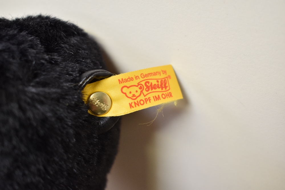 A modern Steiff Bear, 660634 Gorilla with yellow tag and button, in pull string bag - Image 3 of 3