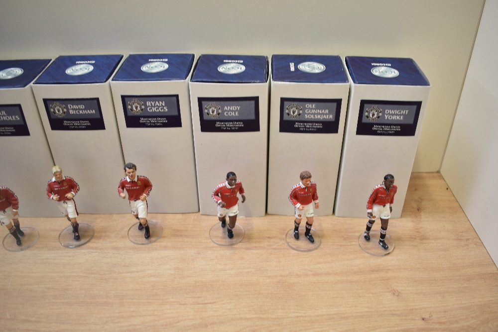 Twelve Corgi Icon Fine Metal & Hand Painted figures, Manchester United Past Players, F03011 Peter - Image 4 of 4