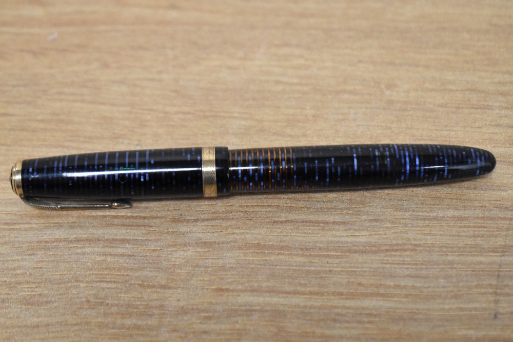 A Parker Junior Vacumatic fill fountain pen in blue pearl having Parker nib - Bild 3 aus 3