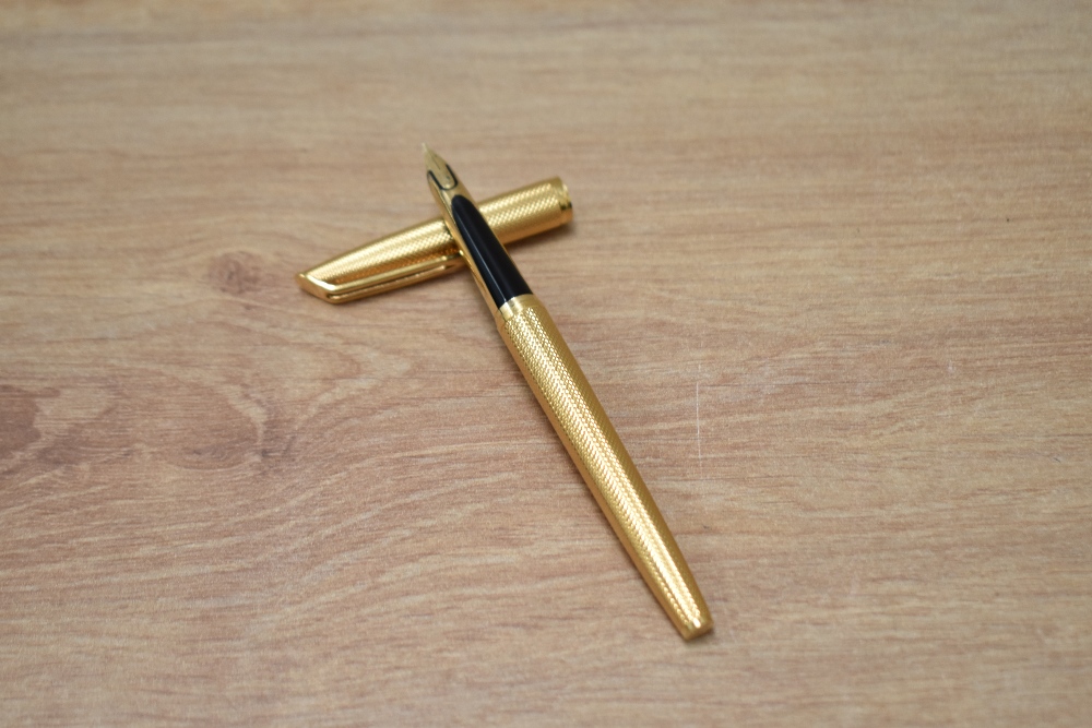 A boxed Waterman converter fill gold fill fountain pen in barleygrain engine turned design with - Image 2 of 3