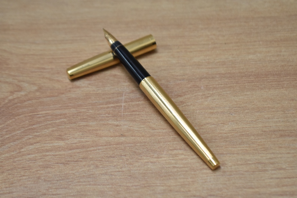 A Sheaffer Stylist push button converter fill fountain pen in 12K gold fill having Sheaffer 14K made - Image 2 of 3