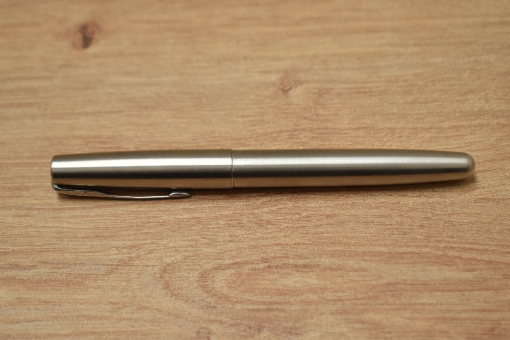 A Parker Frontier converter fill fountain pen in brushed steel having Parker nib. - Bild 3 aus 3