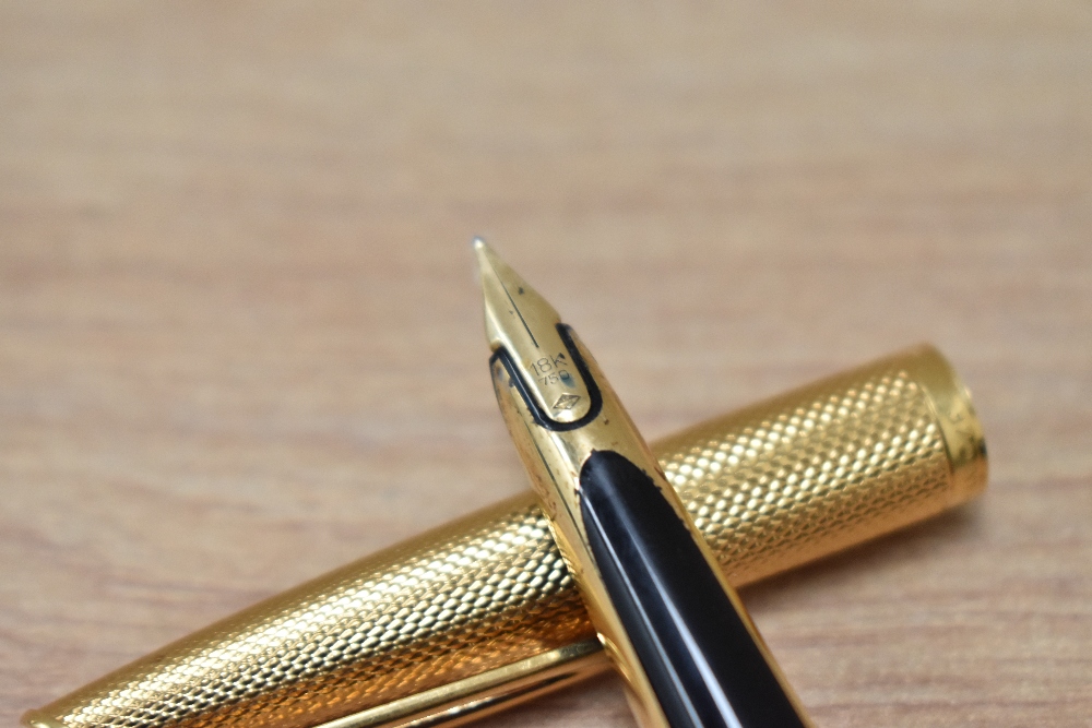 A boxed Waterman converter fill gold fill fountain pen in barleygrain engine turned design with - Image 3 of 3