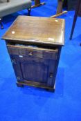 A nice quality reproduction oak bedside cabinet, width approx 40cm