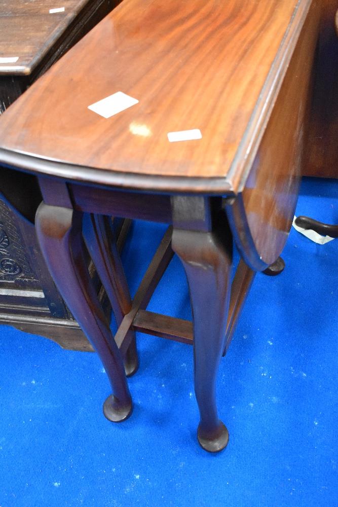 A early 20th Century mahogany oval top gateleg dining table