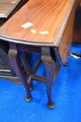 A early 20th Century mahogany oval top gateleg dining table