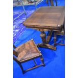 An early 20th Century oak drawer leaf table and matching set of four chairs, closed size approx. 106