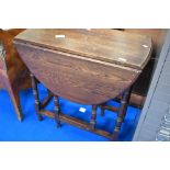 An early 20th Century oak gateleg table, approx 107 x 66cm