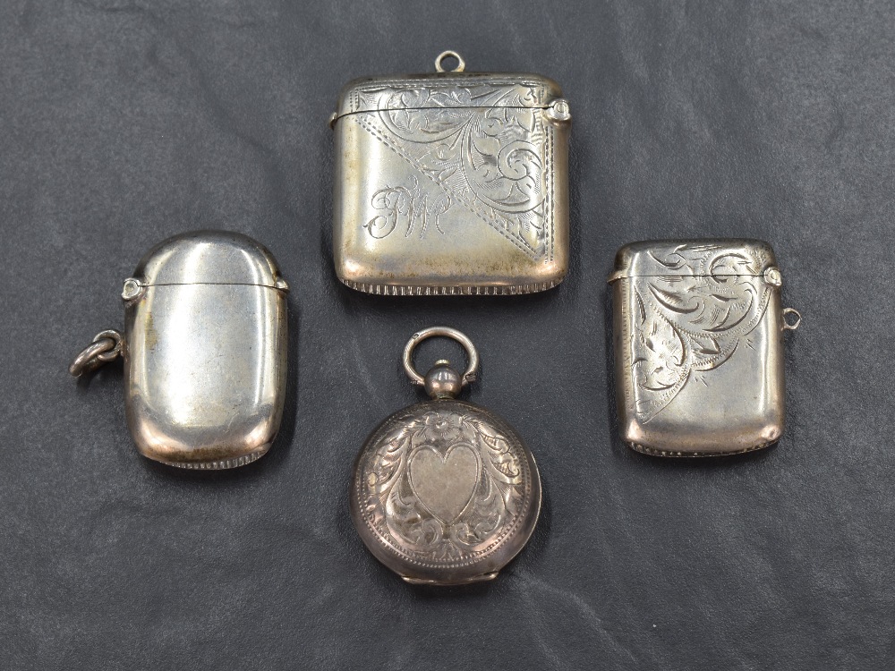 Two George V silver vesta cases both having decorative engraving and monogram, one of AR the other - Image 2 of 3
