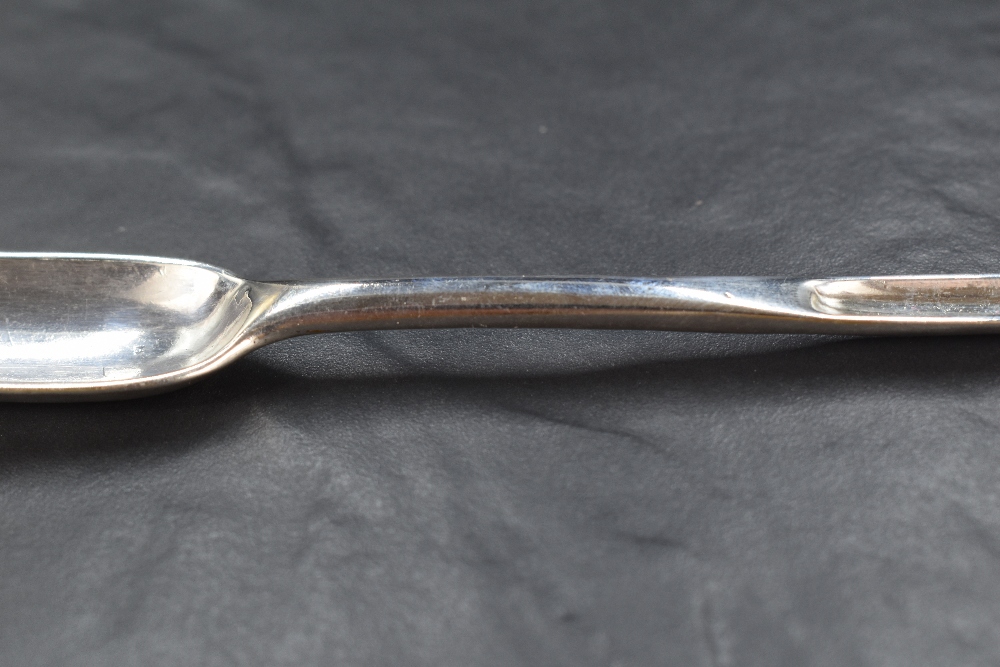A George II silver marrow scoop of traditional design with shallow drops to each end, clear and - Image 4 of 4