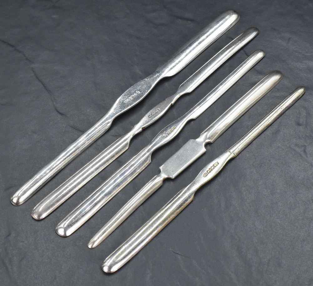 A group of five silver-plated marrow scoops, each of traditional design, including makers John Round - Image 2 of 2