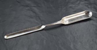 A George III silver marrow scoop of traditional form with drops to each end, the central grip with