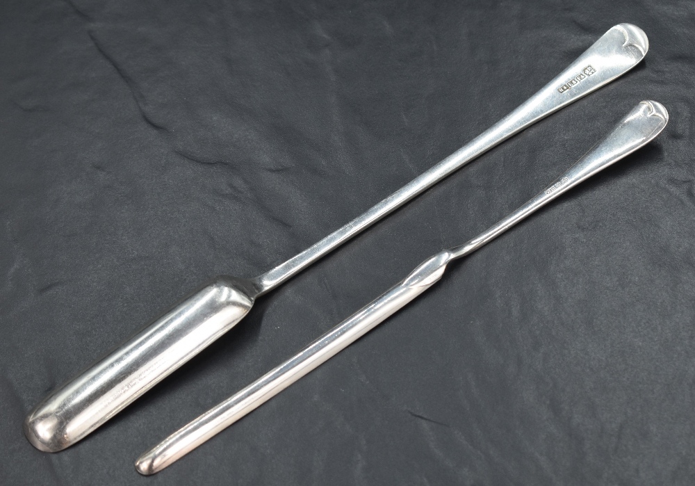 Two silver-plated Old English pattern marrow scoops, single scoops opposed by slender tapering - Image 2 of 4