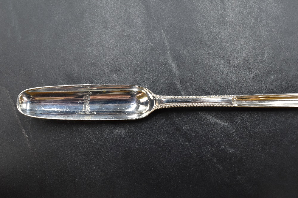 A George III silver marrow scoop, of conventional design with bead-moulding to the central grip, the - Bild 4 aus 4