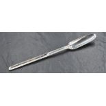 A George III silver marrow scoop, of conventional design with bead-moulding to the central grip, the