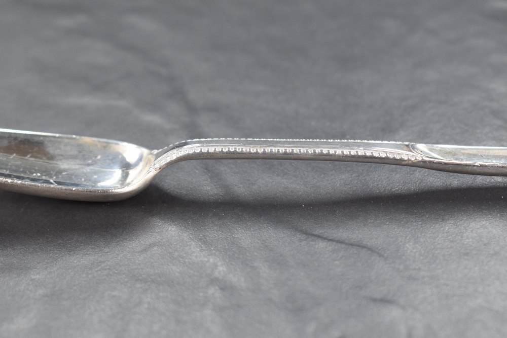 A George III silver marrow scoop, of conventional design with bead-moulding to the central grip, the - Image 5 of 5
