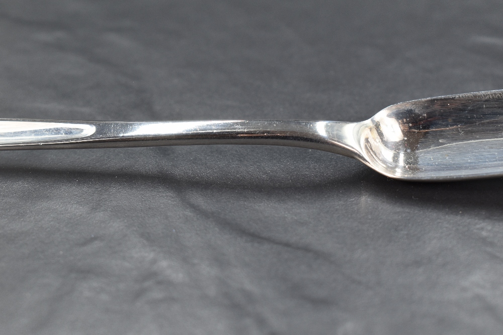 A George III silver marrow scoop, of traditional form with pronounced and angled spoon like drop - Image 5 of 5
