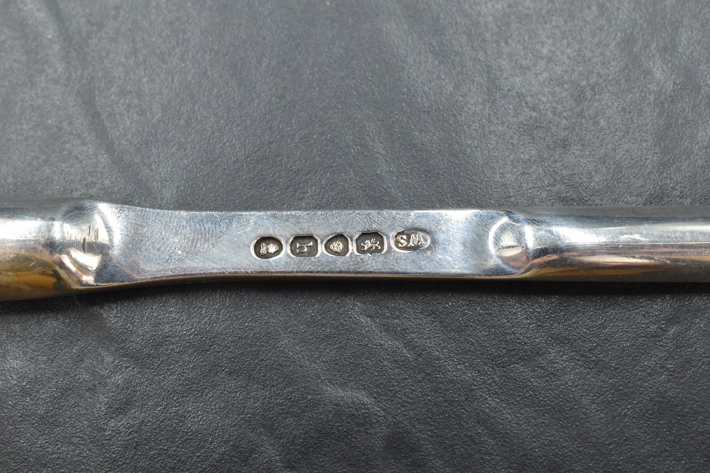 A George IV silver marrow scoop of traditional design, the dished scoop sections slightly tapering - Image 4 of 4