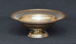 A George V silver dish of circular form, having a wide flared rim with pierced decoration, with a