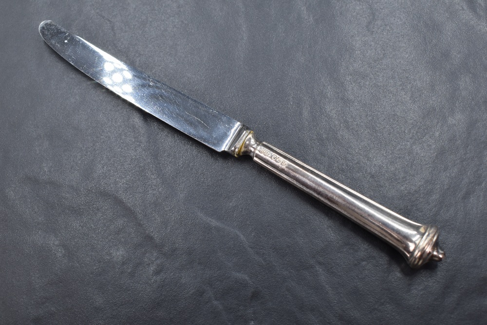 A set of six early Elizabeth II silver handled butter knives, having handles adapted from an antique - Bild 3 aus 3