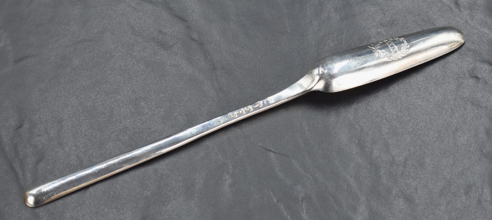 A George III silver marrow scoop, of traditional form with pronounced and angled spoon like drop - Image 2 of 5