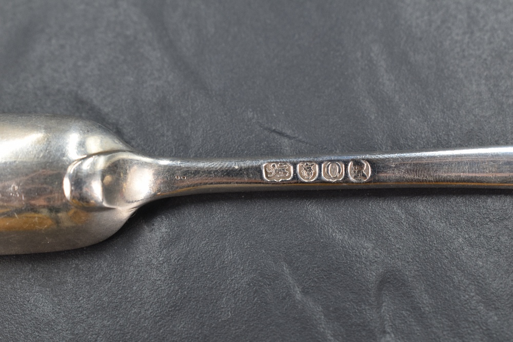 A George III silver marrow scoop, of plain conventional design, with slender central grip and - Image 4 of 5