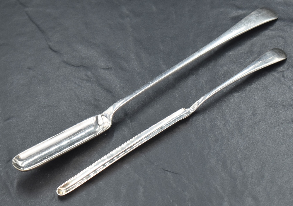 Two silver-plated Old English pattern marrow scoops, single scoops opposed by slender tapering