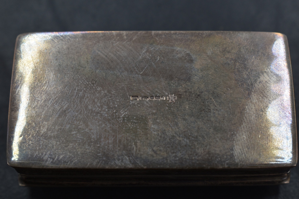 An Elizabeth II silver trinket box of hinged rectangular form, the cover having an enamelled image - Image 4 of 4