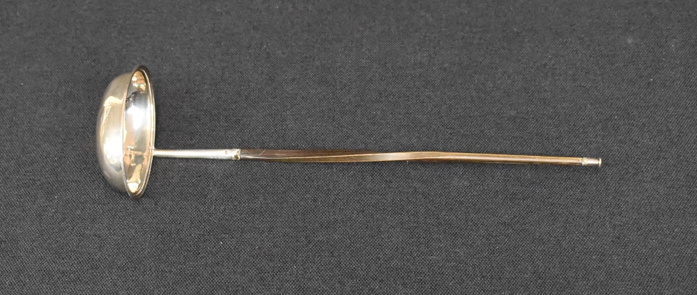 A Georgian white metal and Baleen toddy ladle of traditional form, approx. 29cm - Image 2 of 4