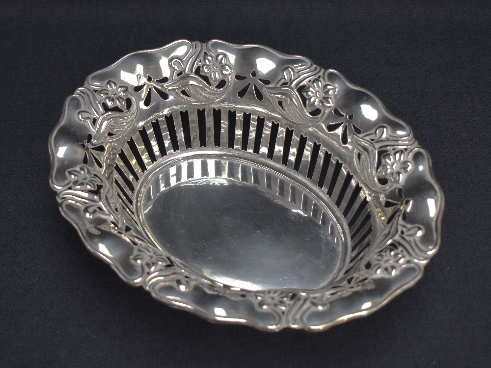 An Edwardian Art Nouveau dish of flared oval and pierced form having embossed floral decoration - Image 2 of 6