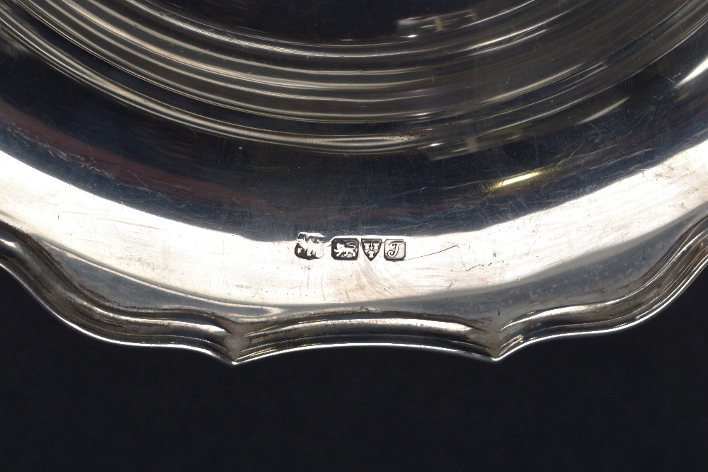 A George V silver pedestal dish of circular form with Chippendale influenced rim, marks for - Image 3 of 5