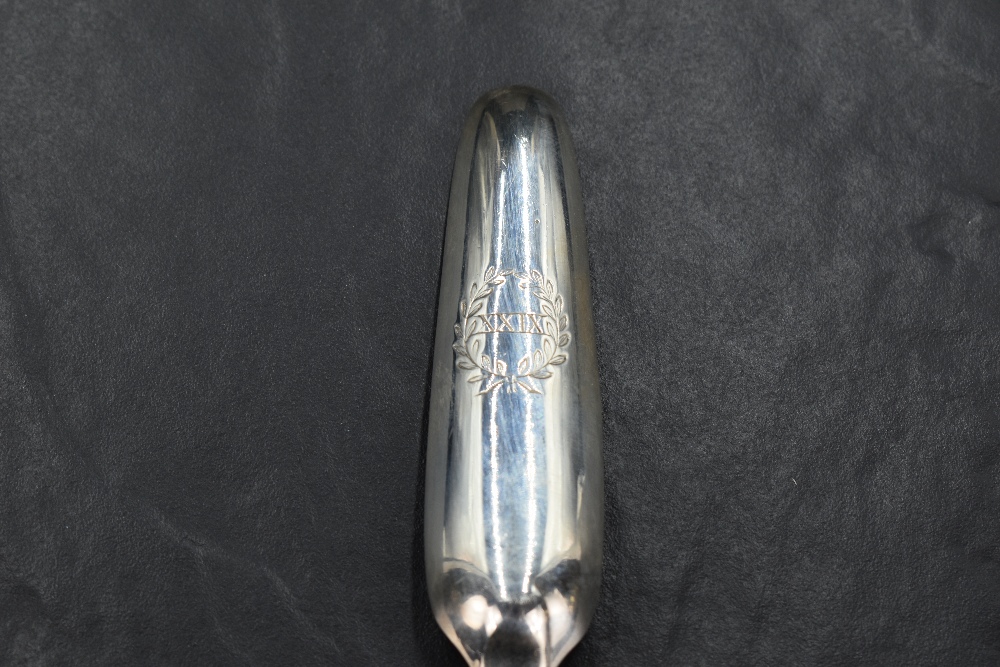 A George III silver marrow scoop, of traditional form with pronounced and angled spoon like drop - Image 3 of 5