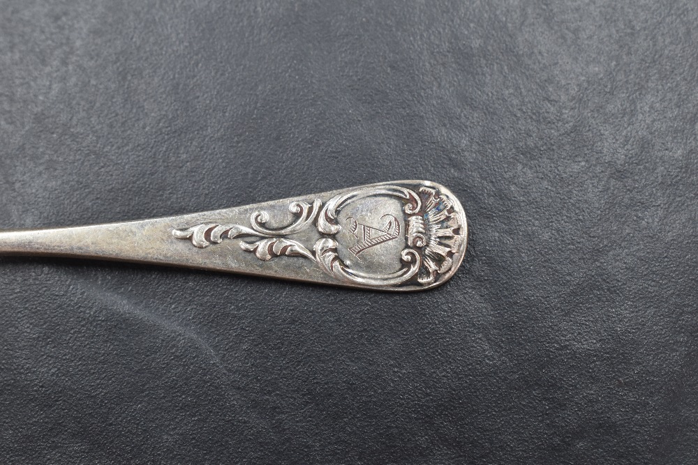 A set of seven late Victorian teaspoons of Hanoverian design, having foliate scroll decoration and - Image 3 of 4