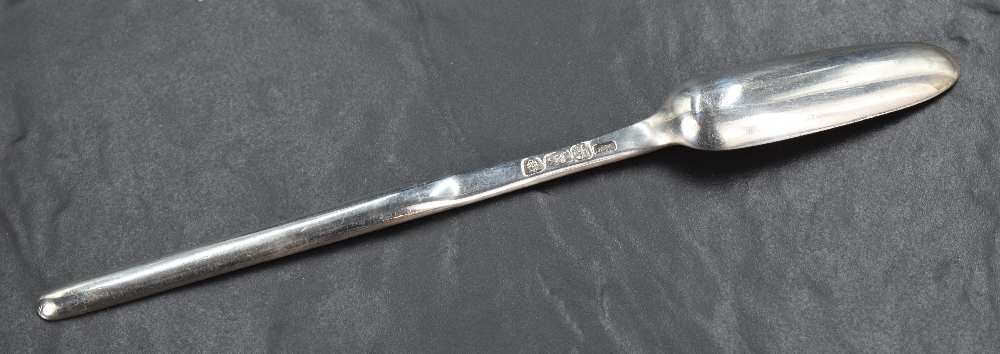 A George III silver marrow scoop, of conventional design with bead-moulding to the central grip, the - Image 2 of 5