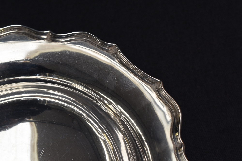 A George V silver pedestal dish of circular form with Chippendale influenced rim, marks for - Image 5 of 5