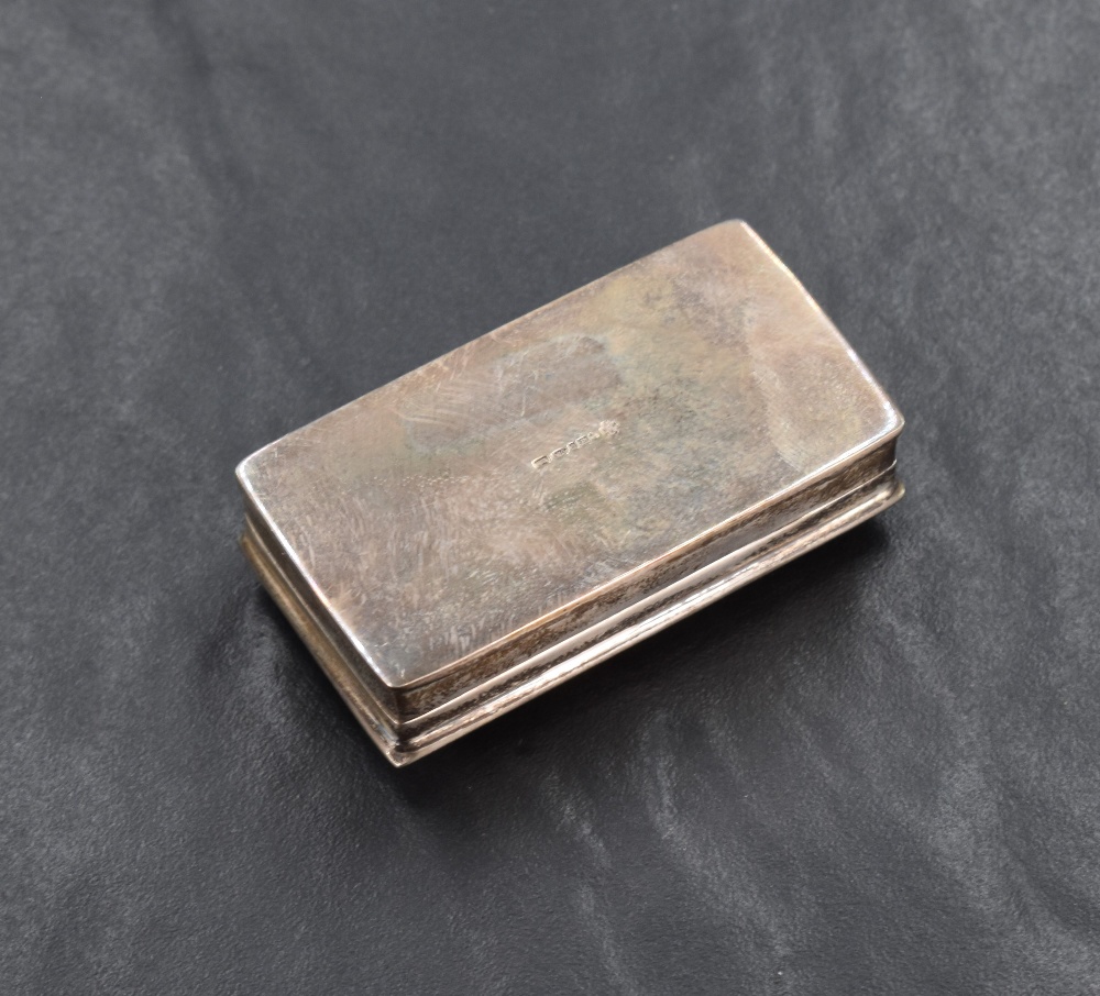 An Elizabeth II silver trinket box of hinged rectangular form, the cover having an enamelled image - Image 3 of 4