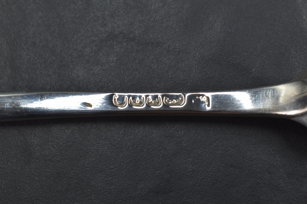 A George III silver marrow scoop, of traditional form with pronounced and angled spoon like drop - Image 4 of 5