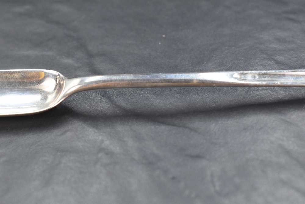 A George III silver marrow scoop, of plain conventional design, with slender central grip and - Image 5 of 5