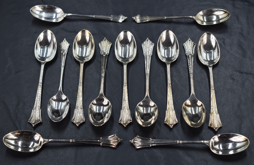 A group of thirteen Edwardian silver Albany pattern teaspoons, marks for London 1902, maker Josiah