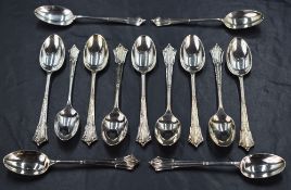 A group of thirteen Edwardian silver Albany pattern teaspoons, marks for London 1902, maker Josiah