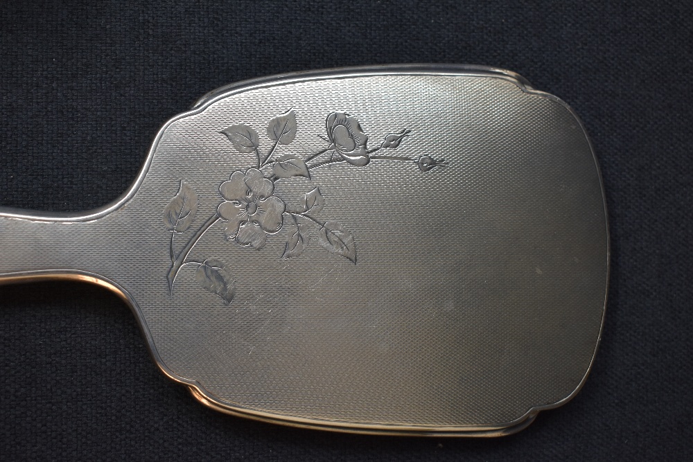 An early Elizabeth II silver mounted vanity set, comprising two hair brushes, two clothes brushes - Image 5 of 11