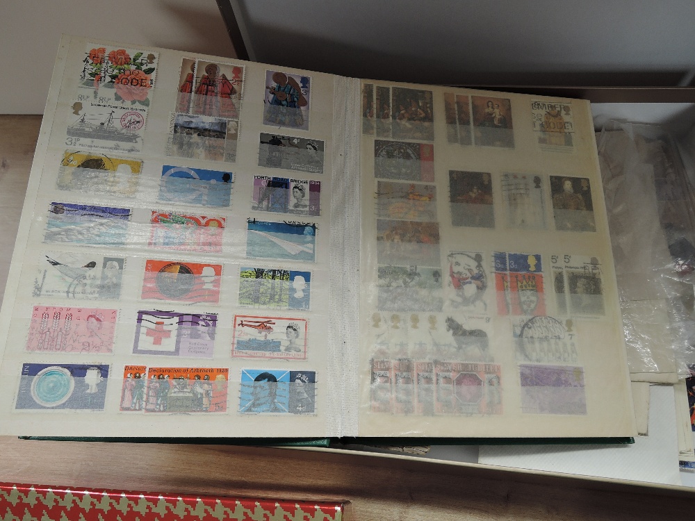 WORLD STAMPS COLLECTION IN ALBUM AND 2 FLAT BOXES WITH LEAVES, COVERS ETC Springback album with - Image 10 of 11