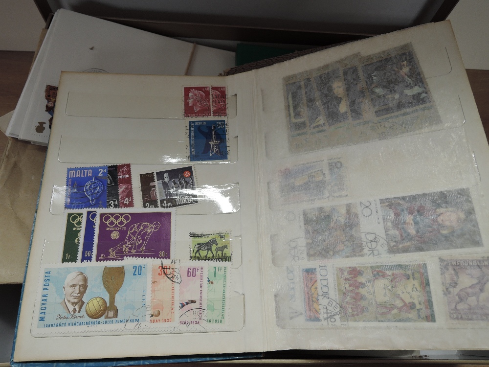 WORLD STAMPS COLLECTION IN ALBUM AND 2 FLAT BOXES WITH LEAVES, COVERS ETC Springback album with - Image 11 of 11