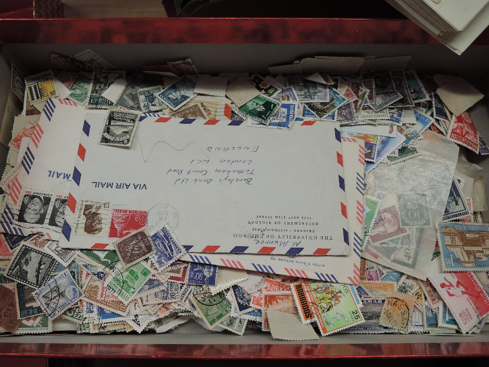 WORLD STAMPS COLLECTION IN ALBUM AND 2 FLAT BOXES WITH LEAVES, COVERS ETC Springback album with - Image 5 of 11