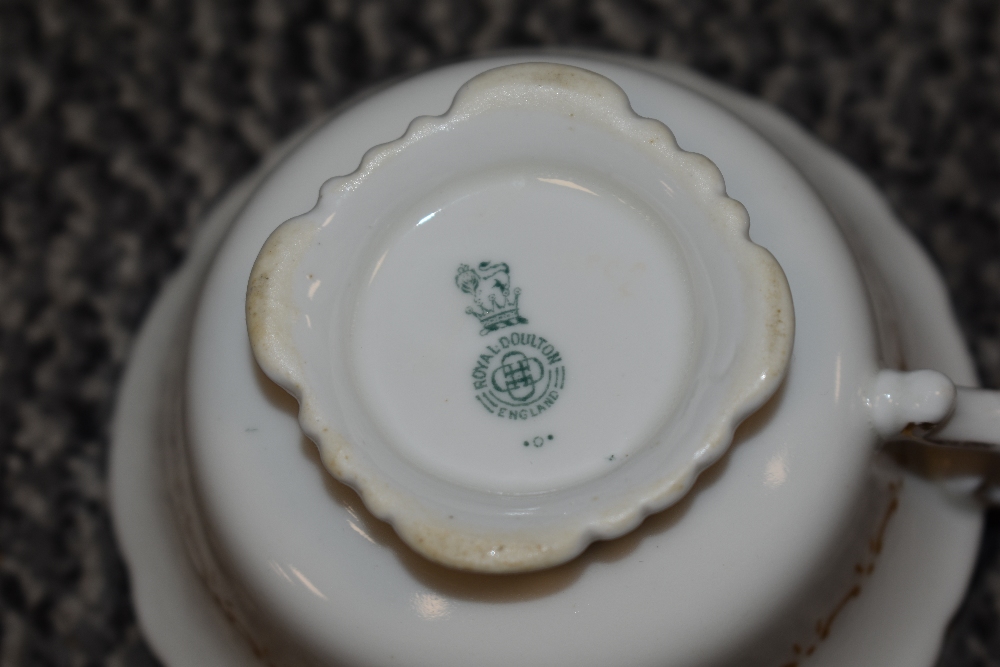 A mixed lot of vintage ceramics, to include Masons 'Chartreuse' bon bon dish, two small planters - Image 3 of 5