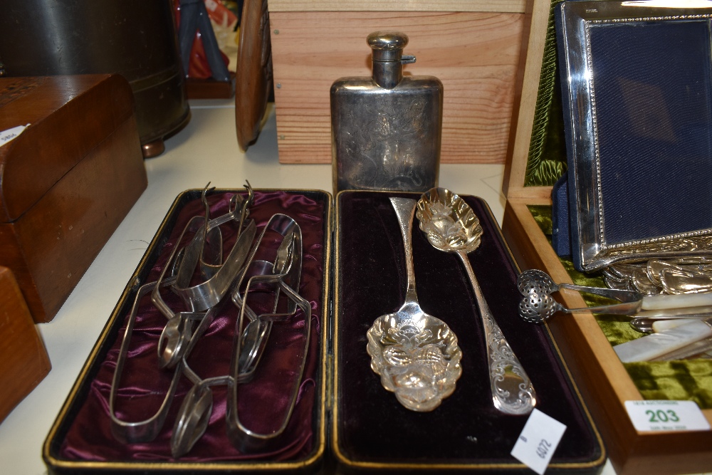 An assortment of vintage and antique flat ware, including Mother of Pearl handled knives and - Image 2 of 3