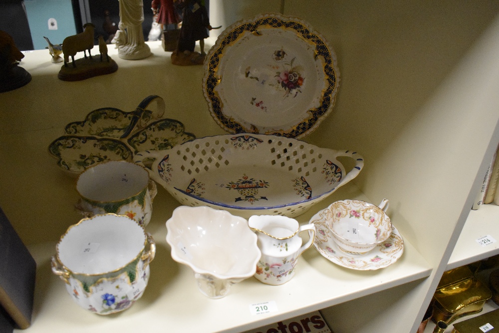 A mixed lot of vintage ceramics, to include Masons 'Chartreuse' bon bon dish, two small planters