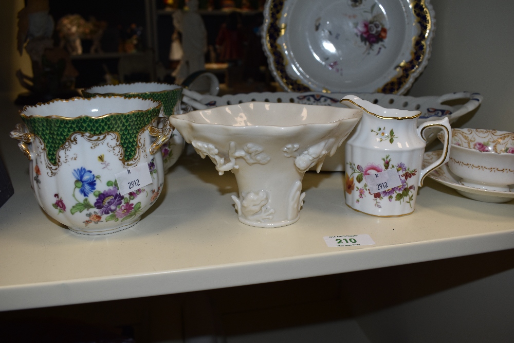 A mixed lot of vintage ceramics, to include Masons 'Chartreuse' bon bon dish, two small planters - Image 2 of 5