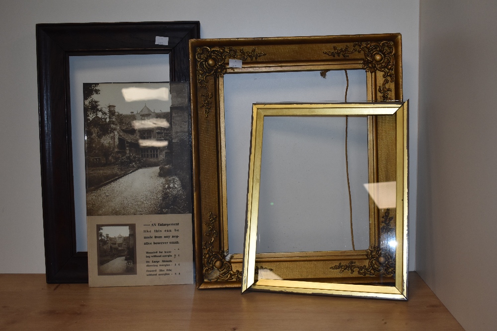 A selection of gilt frames and three watercolours, depicting still life scenes. - Bild 2 aus 2